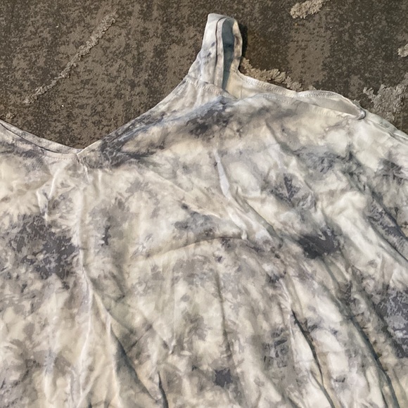 Two Tops - Picture 3 of 6